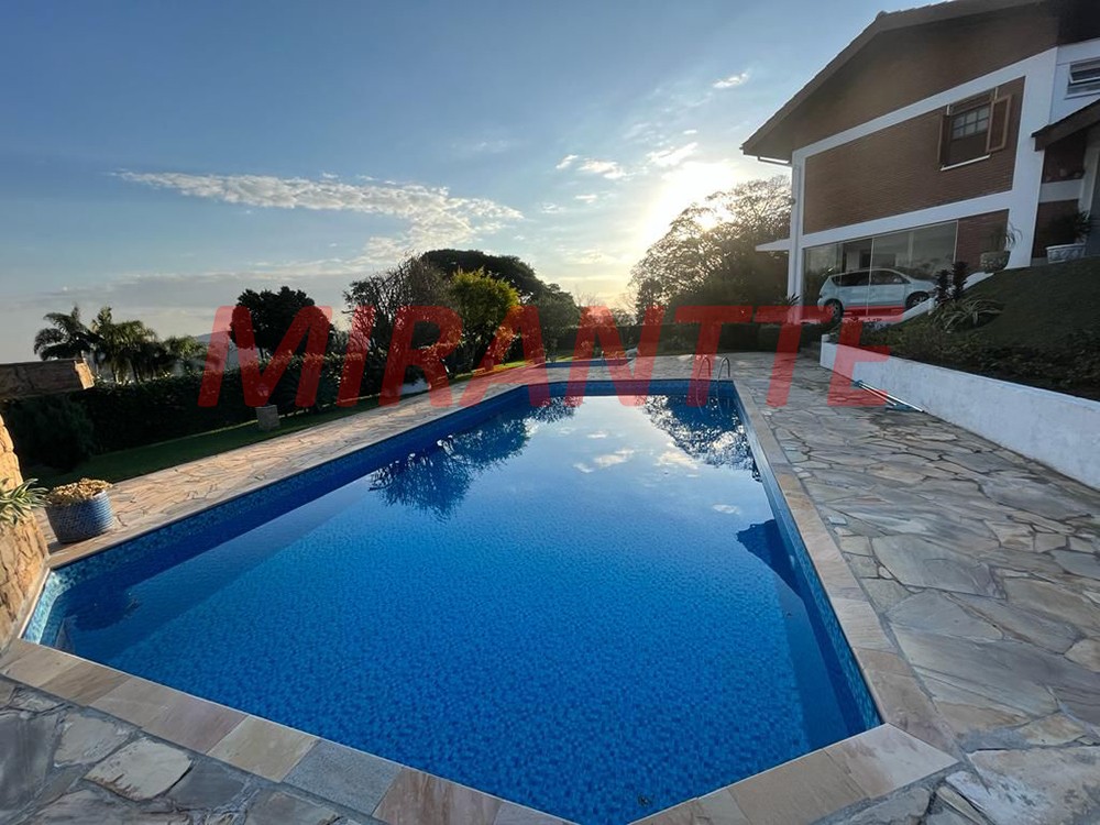 Sobrado de 229m² com 3 quartos em Serra Da Cantareira