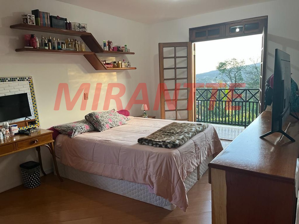 Sobrado de 229m² com 3 quartos em Serra Da Cantareira