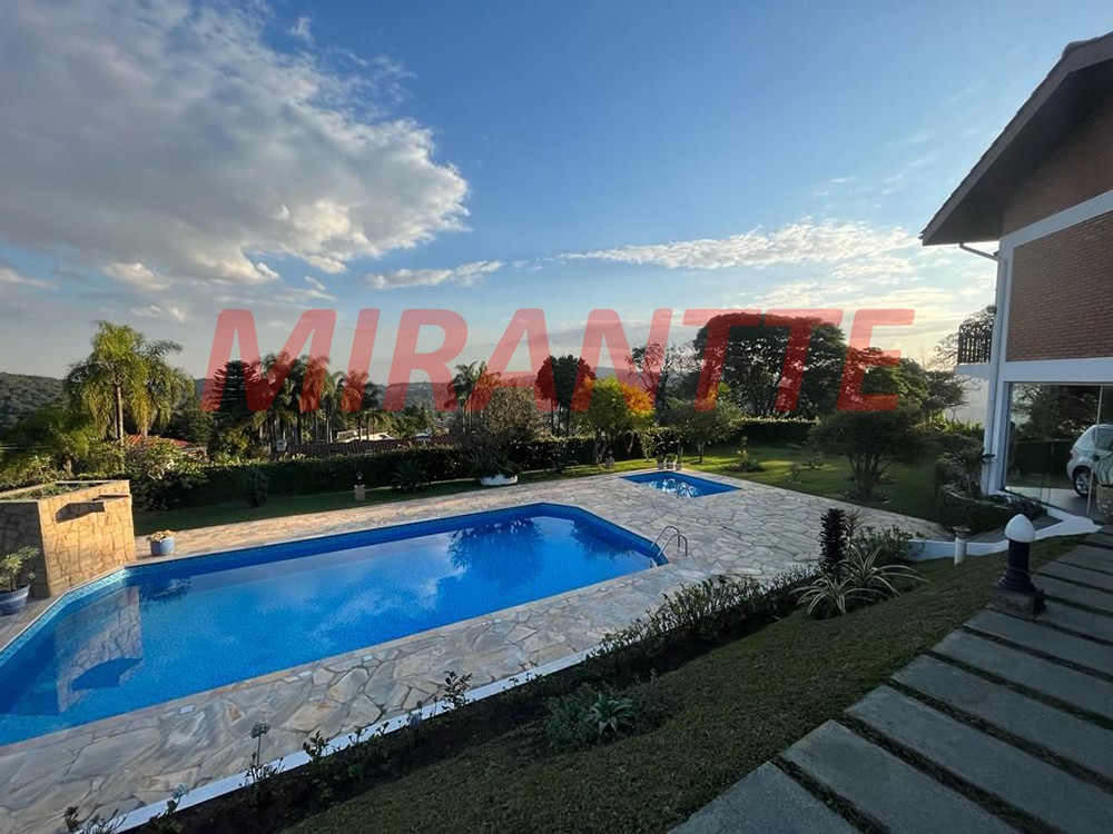 Sobrado de 229m² com 3 quartos em Serra Da Cantareira