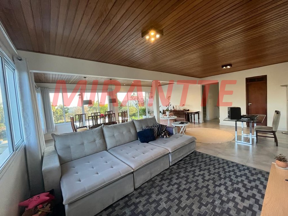 Sobrado de 229m² com 3 quartos em Serra Da Cantareira