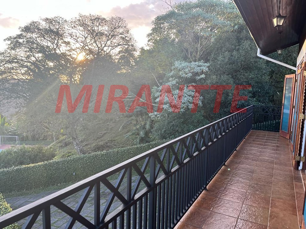 Sobrado de 229m² com 3 quartos em Serra Da Cantareira