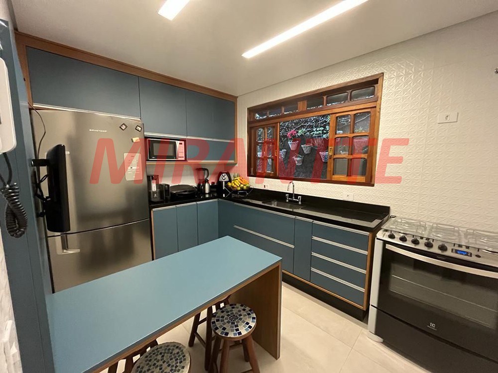 Sobrado de 229m² com 3 quartos em Serra Da Cantareira
