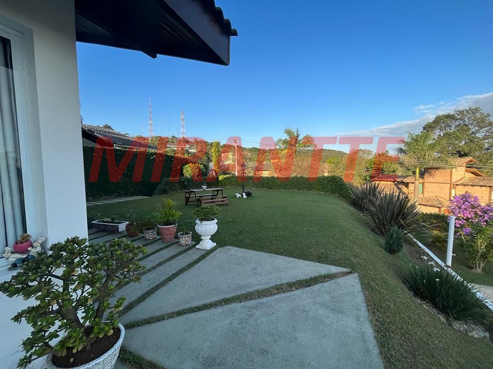 Sobrado de 229m² com 3 quartos em Serra Da Cantareira