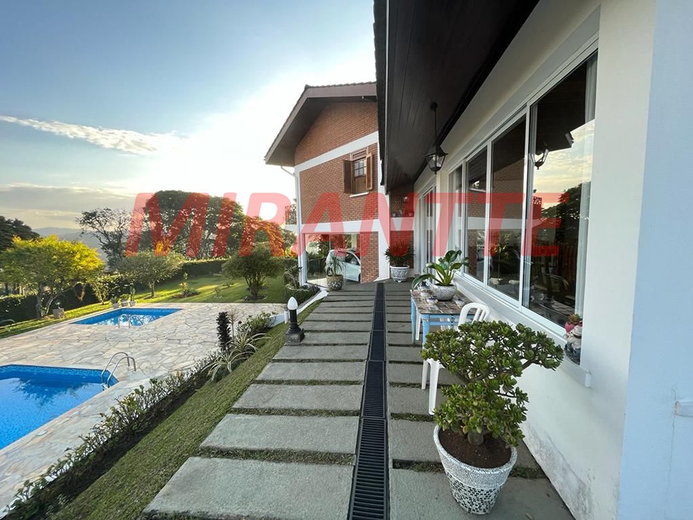 Sobrado de 229m² com 3 quartos em Serra Da Cantareira