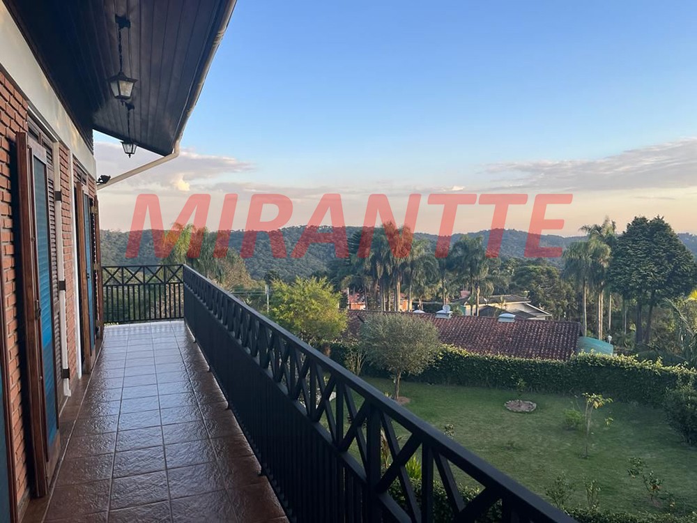 Sobrado de 229m² com 3 quartos em Serra Da Cantareira