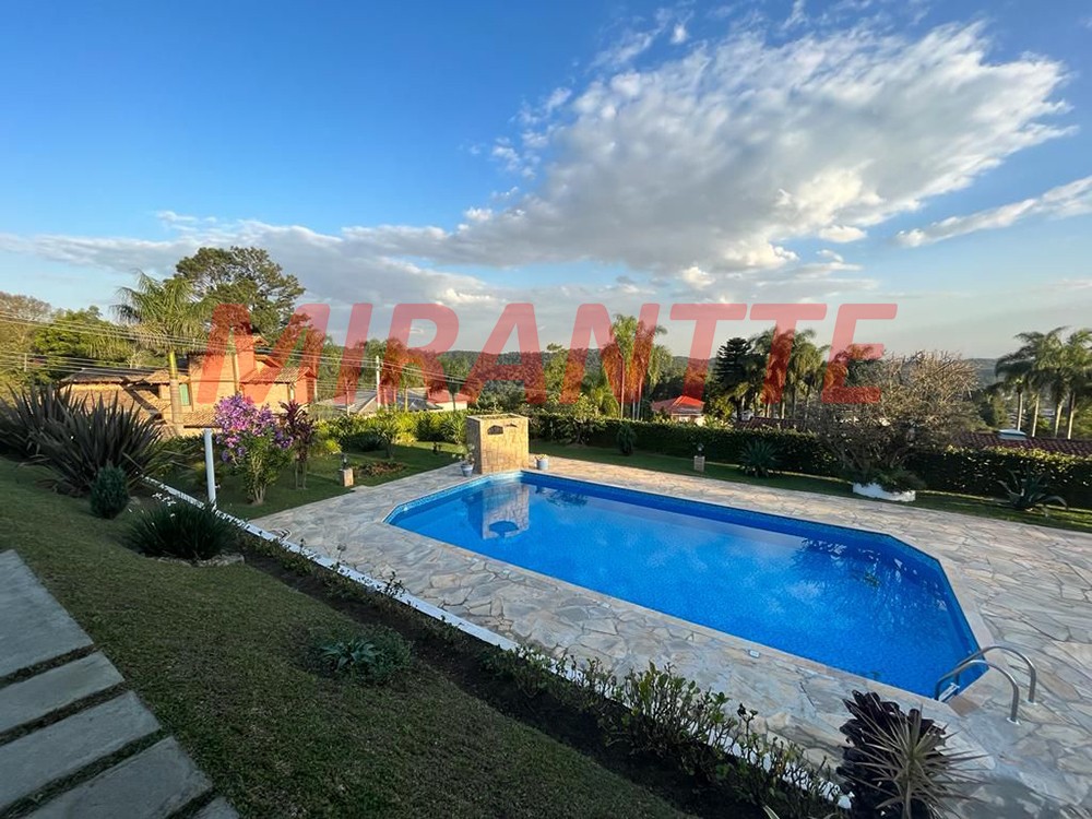 Sobrado de 229m² com 3 quartos em Serra Da Cantareira