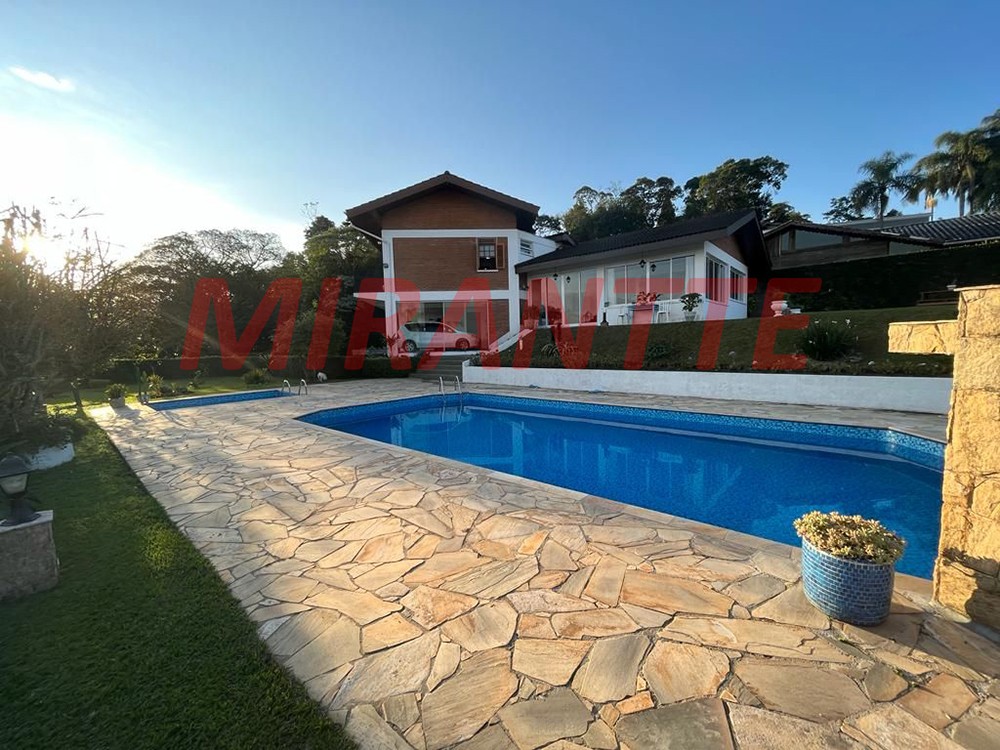 Sobrado de 229m² com 3 quartos em Serra Da Cantareira