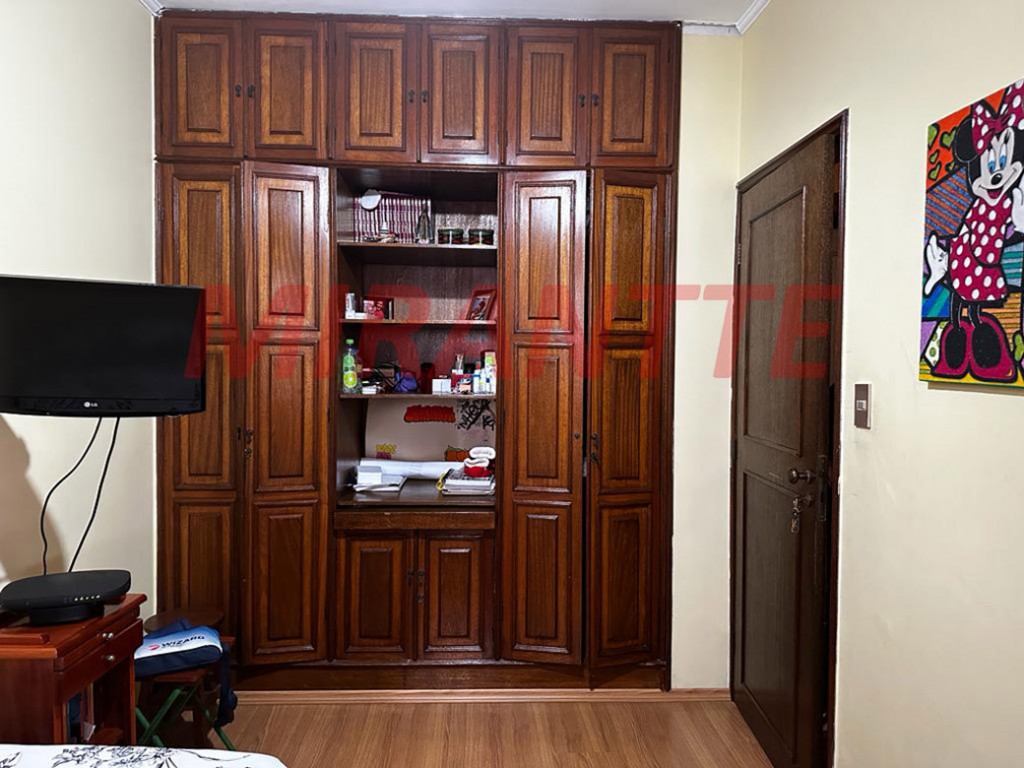 Cond. fechado de 200m² com 3 quartos em Água Fria