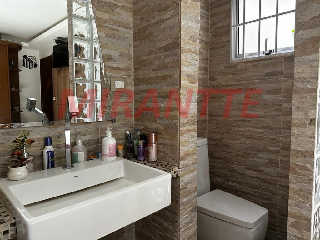 Cond. fechado de 200m² com 3 quartos em Água Fria