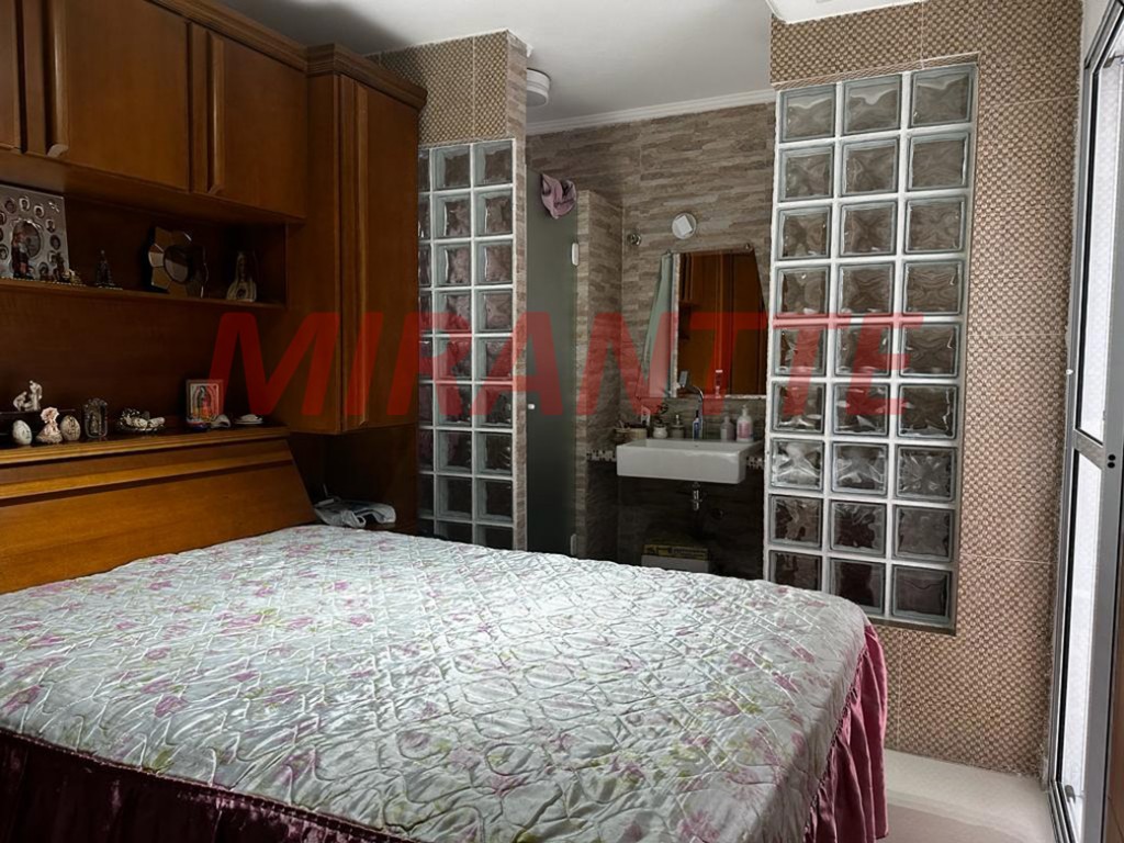 Cond. fechado de 200m² com 3 quartos em Água Fria