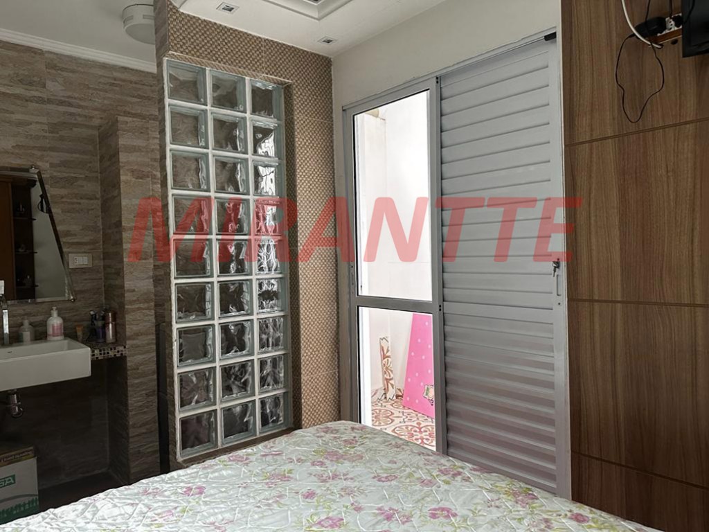 Cond. fechado de 200m² com 3 quartos em Água Fria