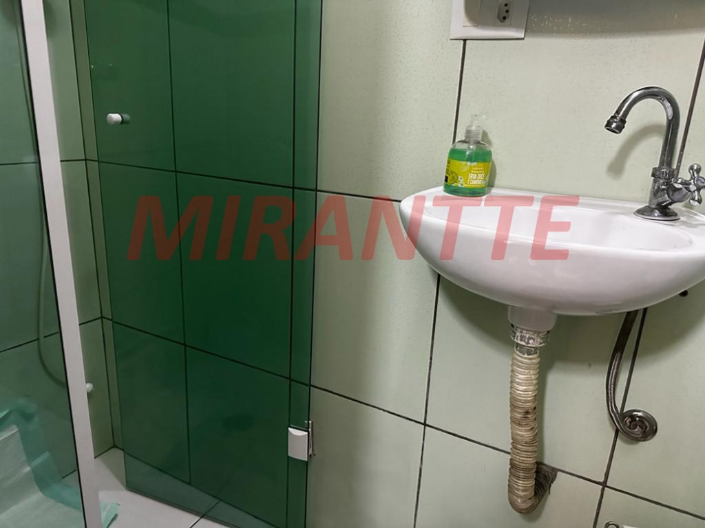 Cond. fechado de 200m² com 3 quartos em Água Fria