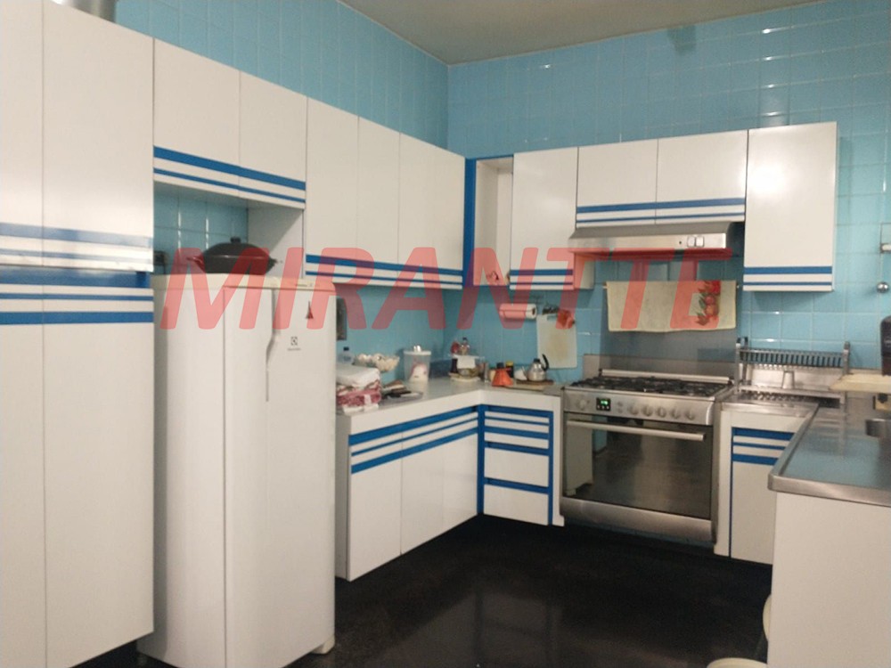 Sobrado de 223m² com 3 quartos em Santana