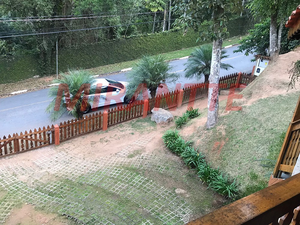 Sobrado de 175m² com 6 quartos em Serra Da Cantareira