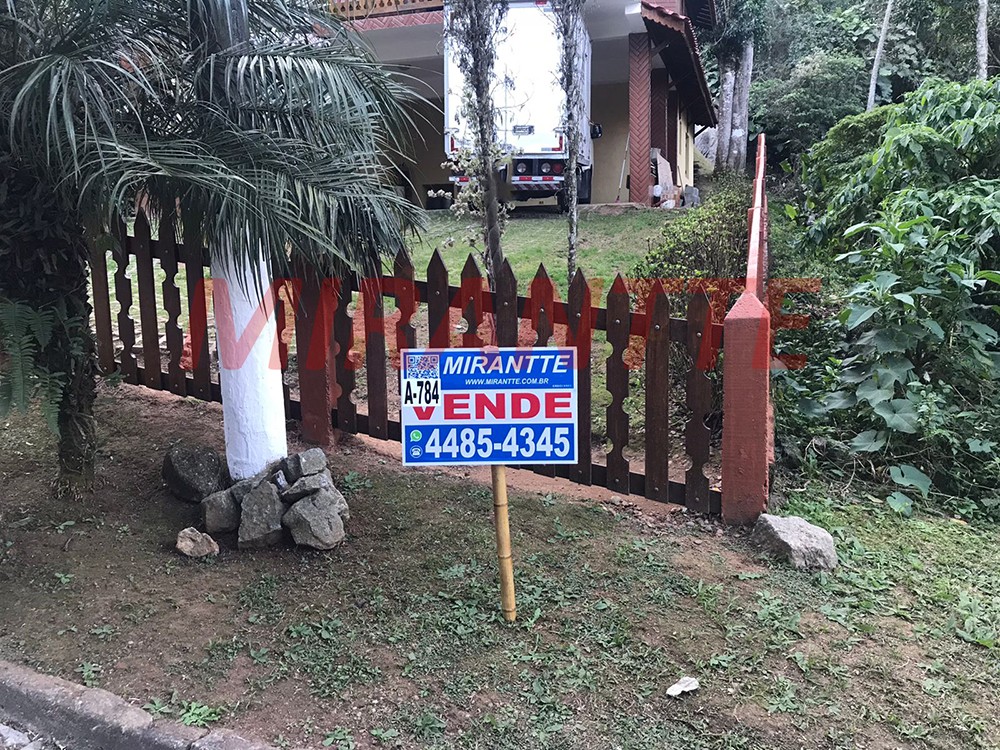 Sobrado de 175m² com 6 quartos em Serra Da Cantareira