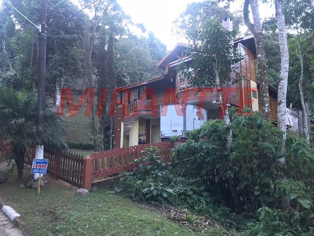 Sobrado de 175m² com 6 quartos em Serra Da Cantareira