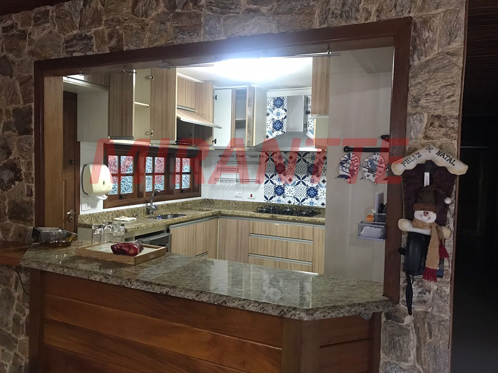 Sobrado de 175m² com 6 quartos em Serra Da Cantareira