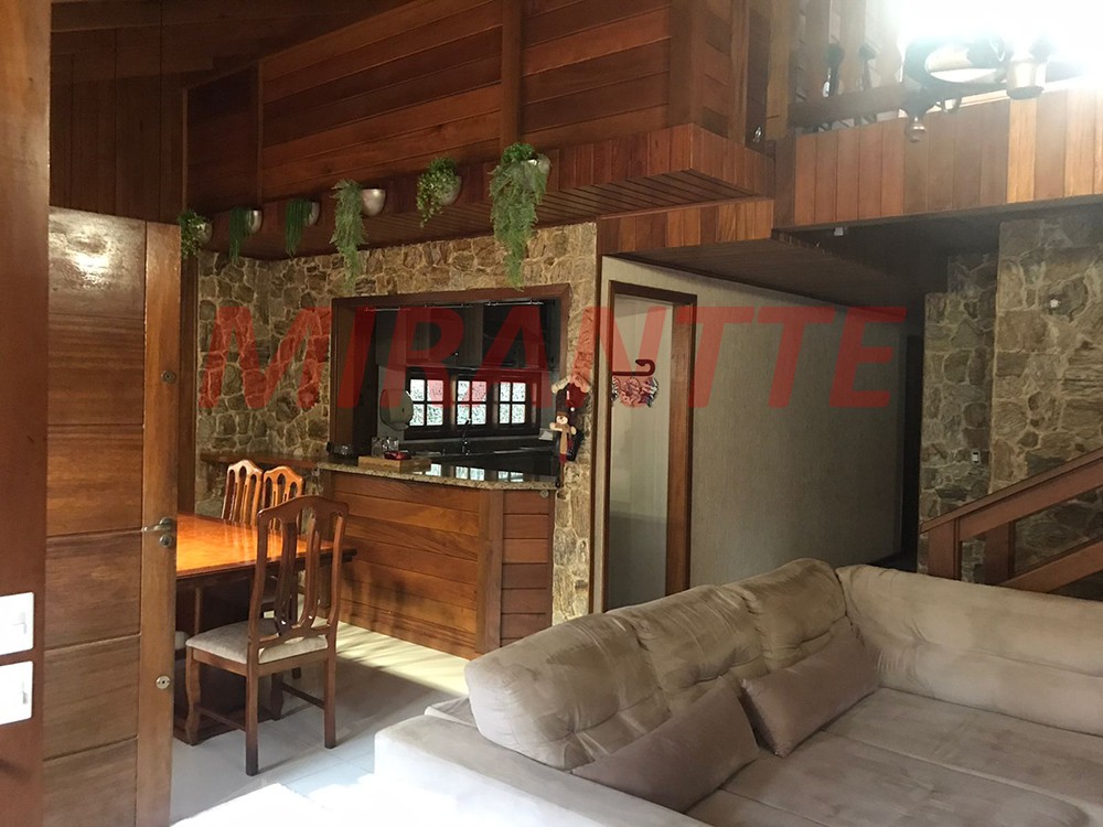 Sobrado de 175m² com 6 quartos em Serra Da Cantareira