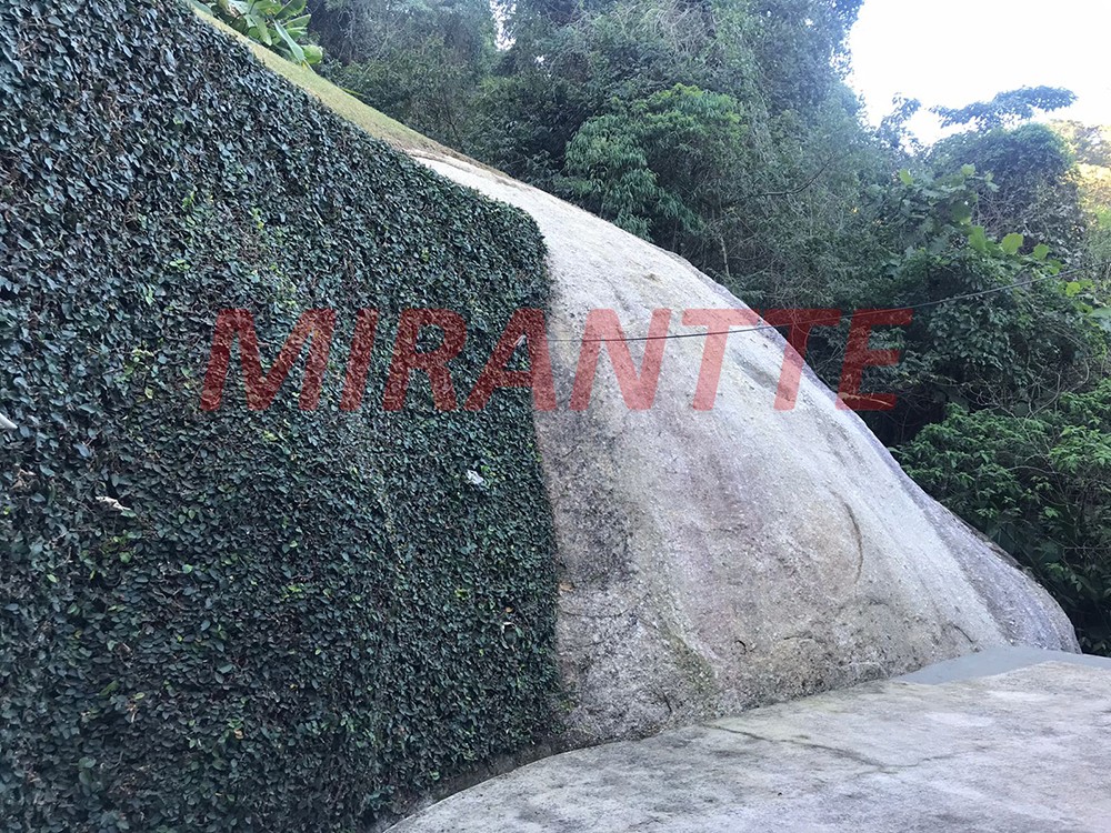 Sobrado de 175m² com 6 quartos em Serra Da Cantareira