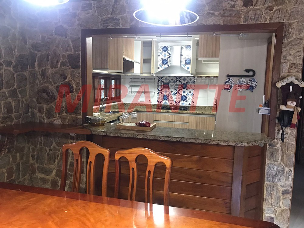 Sobrado de 175m² com 6 quartos em Serra Da Cantareira