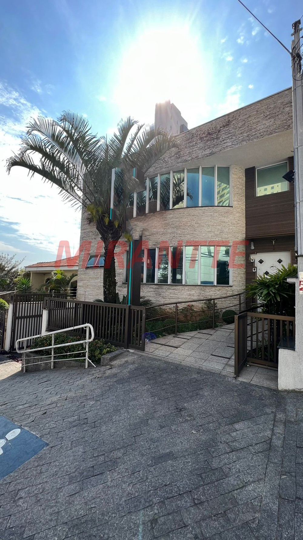 Comercial de 421m² em Água Fria