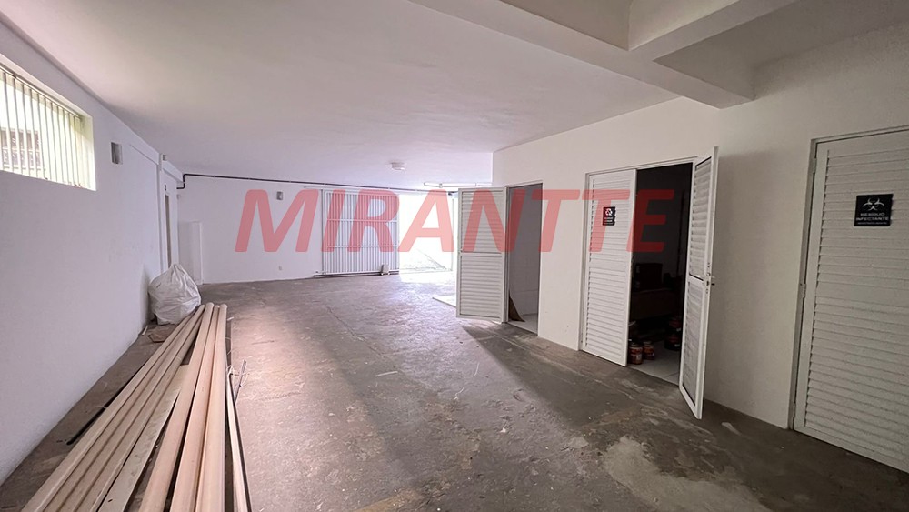 Comercial de 421m² em Água Fria