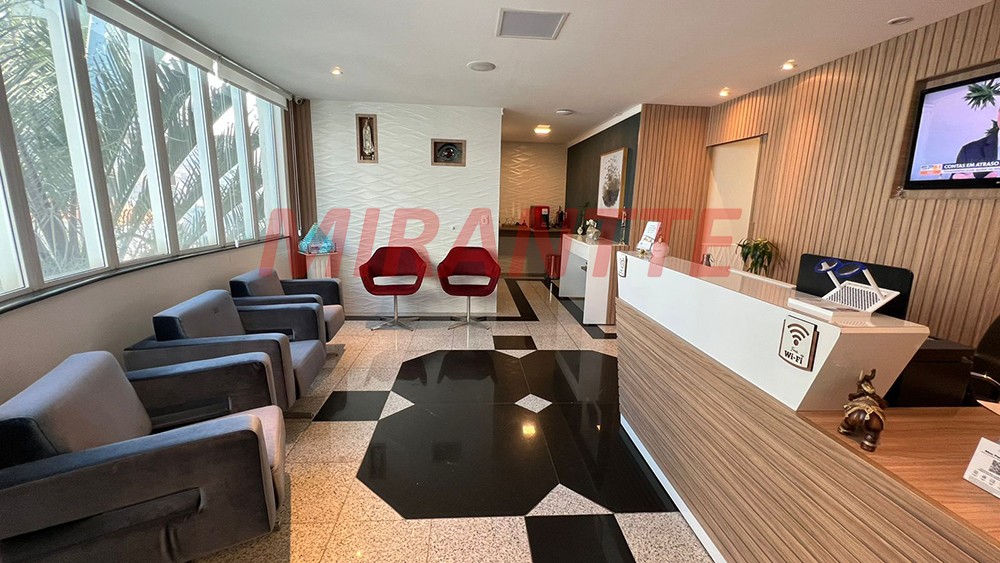 Comercial de 421m² em Água Fria