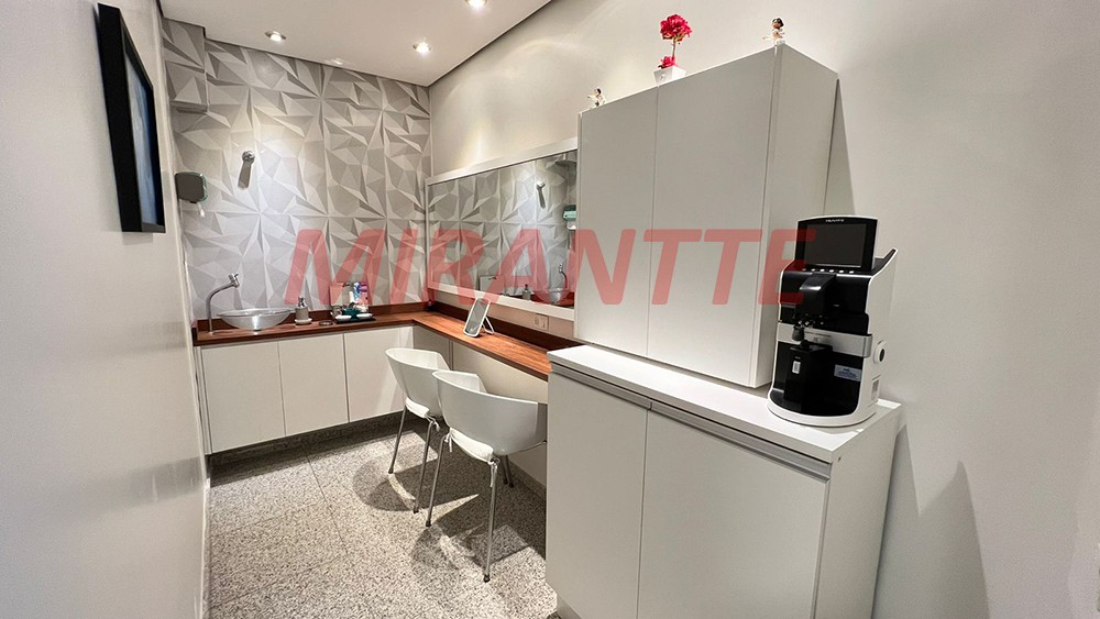 Comercial de 421m² em Água Fria