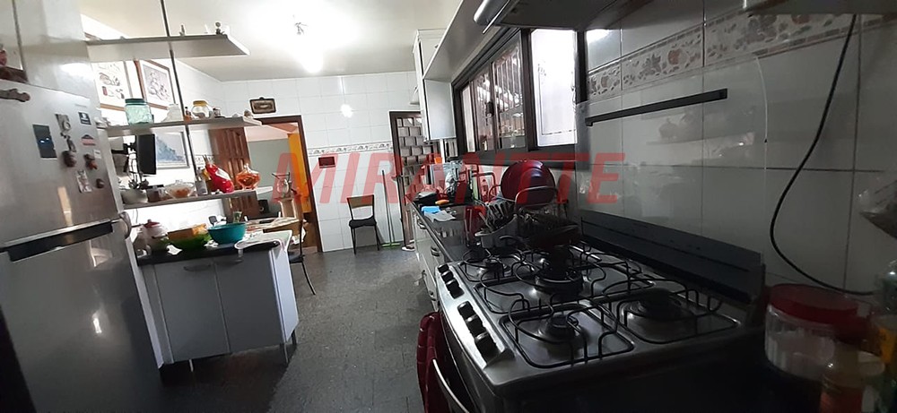 Sobrado de 300m² com 4 quartos em Vila Constança