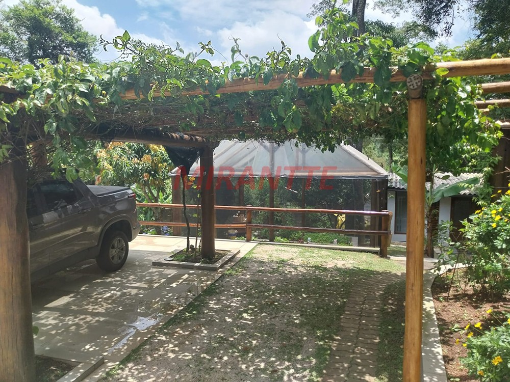 Sobrado de 370m² com 5 quartos em Serra Da Cantareira