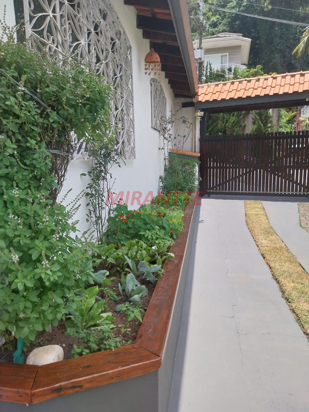 Sobrado de 370m² com 5 quartos em Serra Da Cantareira