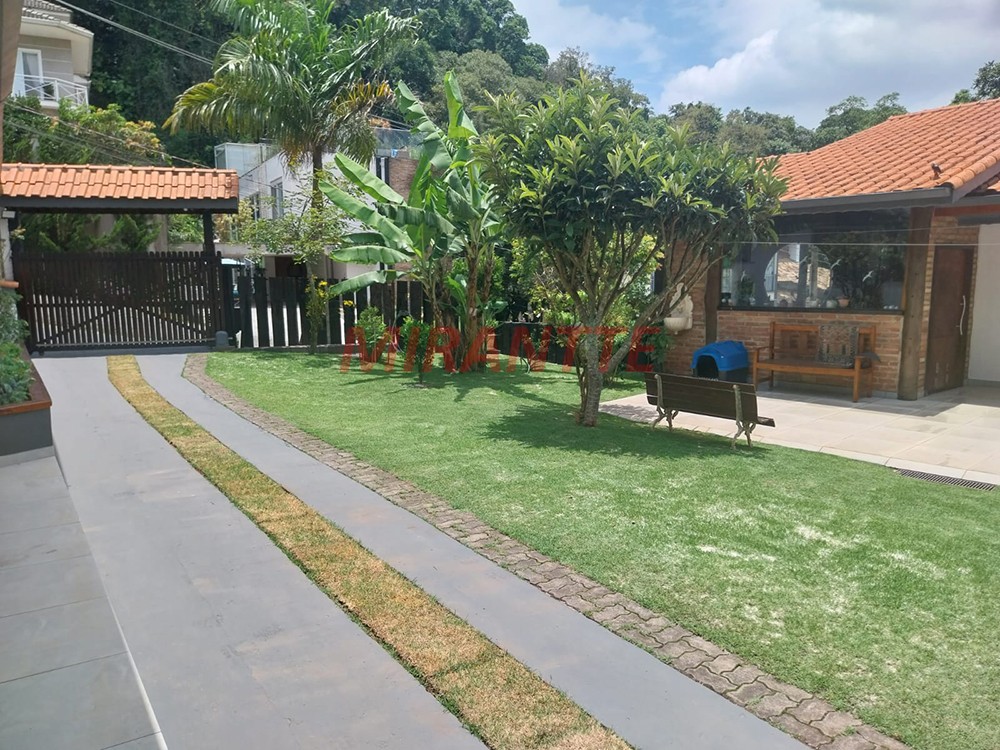 Sobrado de 370m² com 5 quartos em Serra Da Cantareira