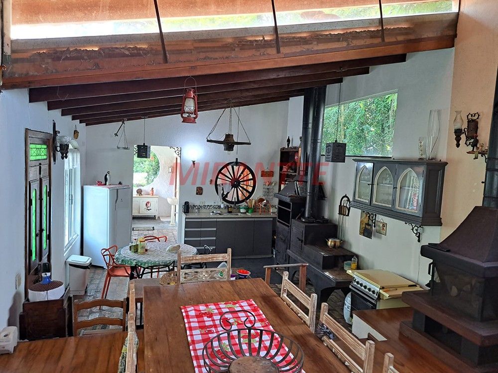 Sobrado de 370m² com 5 quartos em Serra Da Cantareira