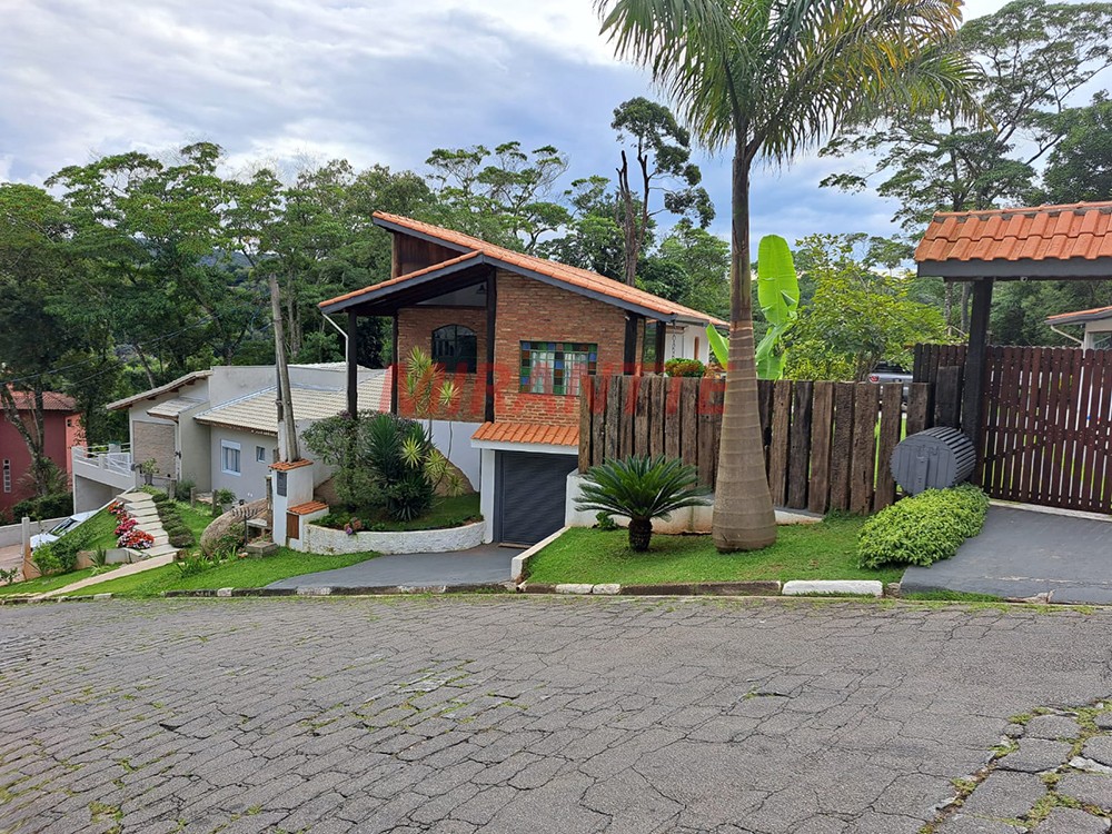 Sobrado de 370m² com 5 quartos em Serra Da Cantareira