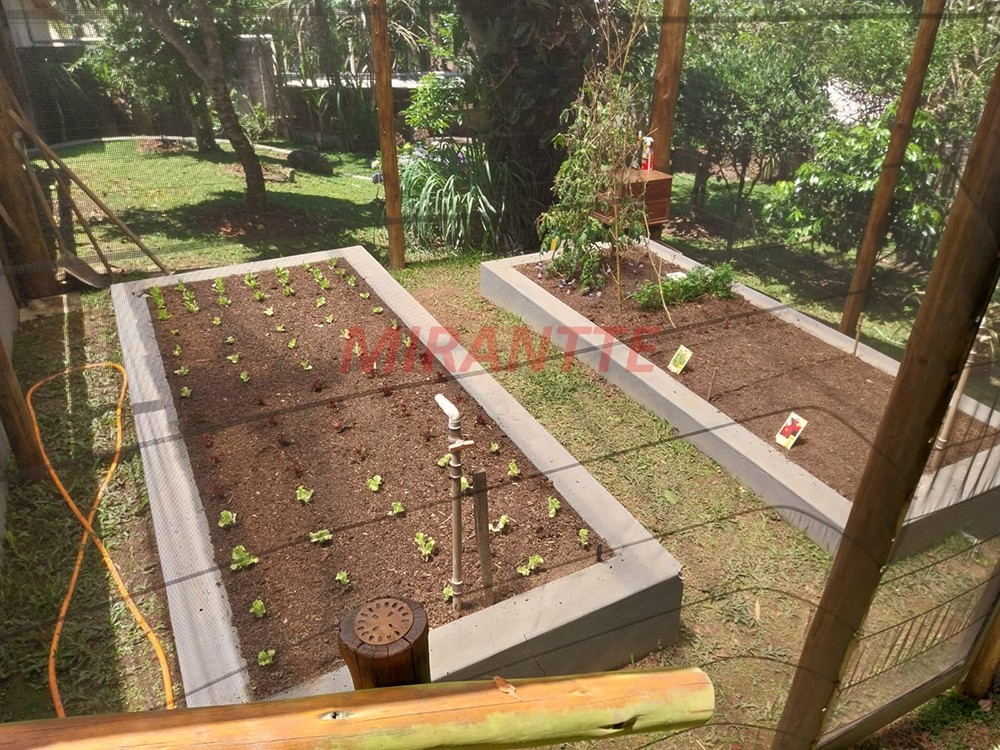 Sobrado de 370m² com 5 quartos em Serra Da Cantareira