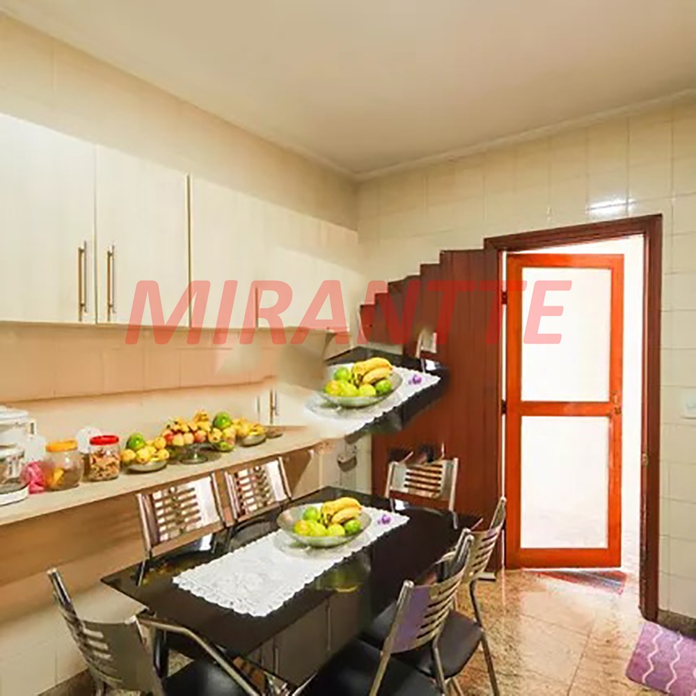 Sobrado de 300m² com 3 quartos em Imirim