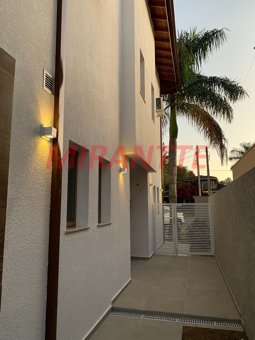 Sobrado de 320m² com 3 quartos em Centro