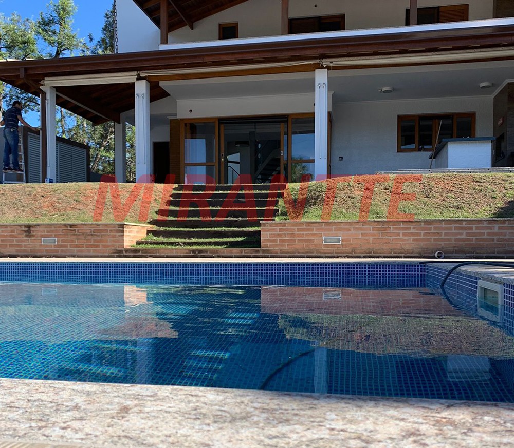 Sobrado de 320m² com 3 quartos em Centro