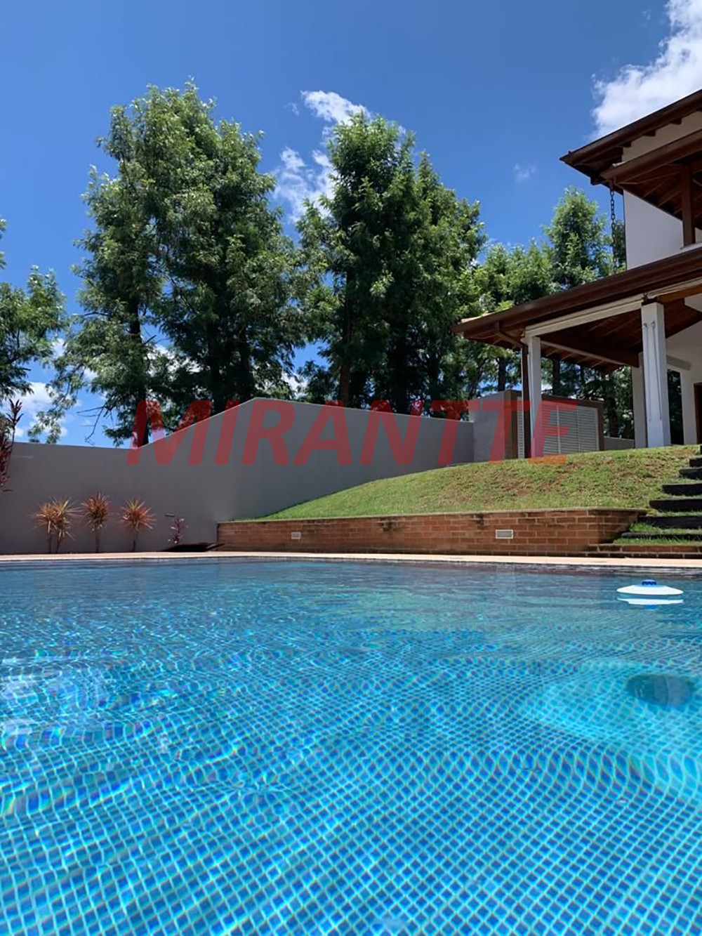 Sobrado de 320m² com 3 quartos em Centro