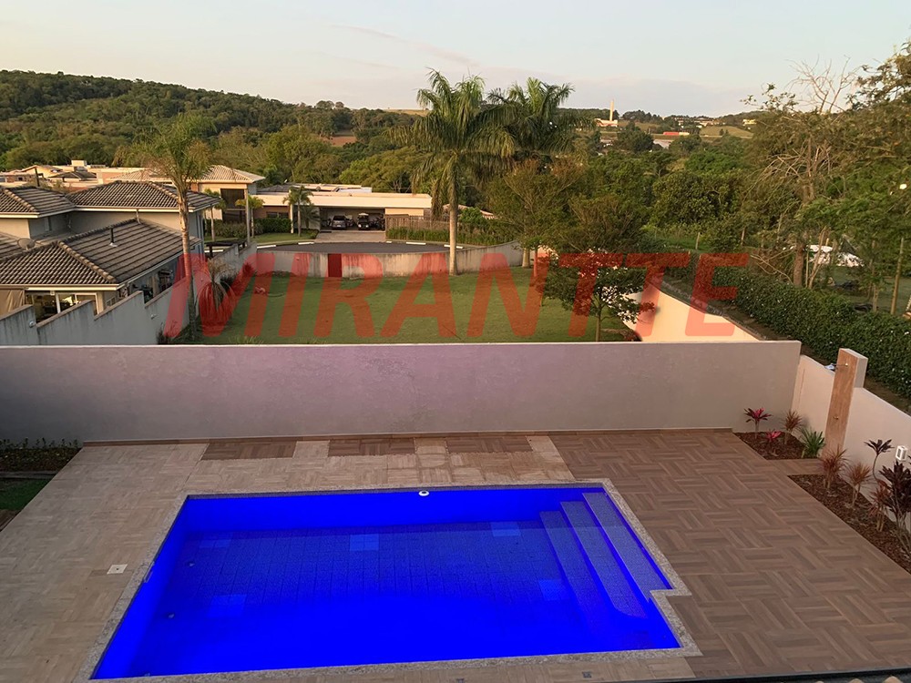 Sobrado de 320m² com 3 quartos em Centro