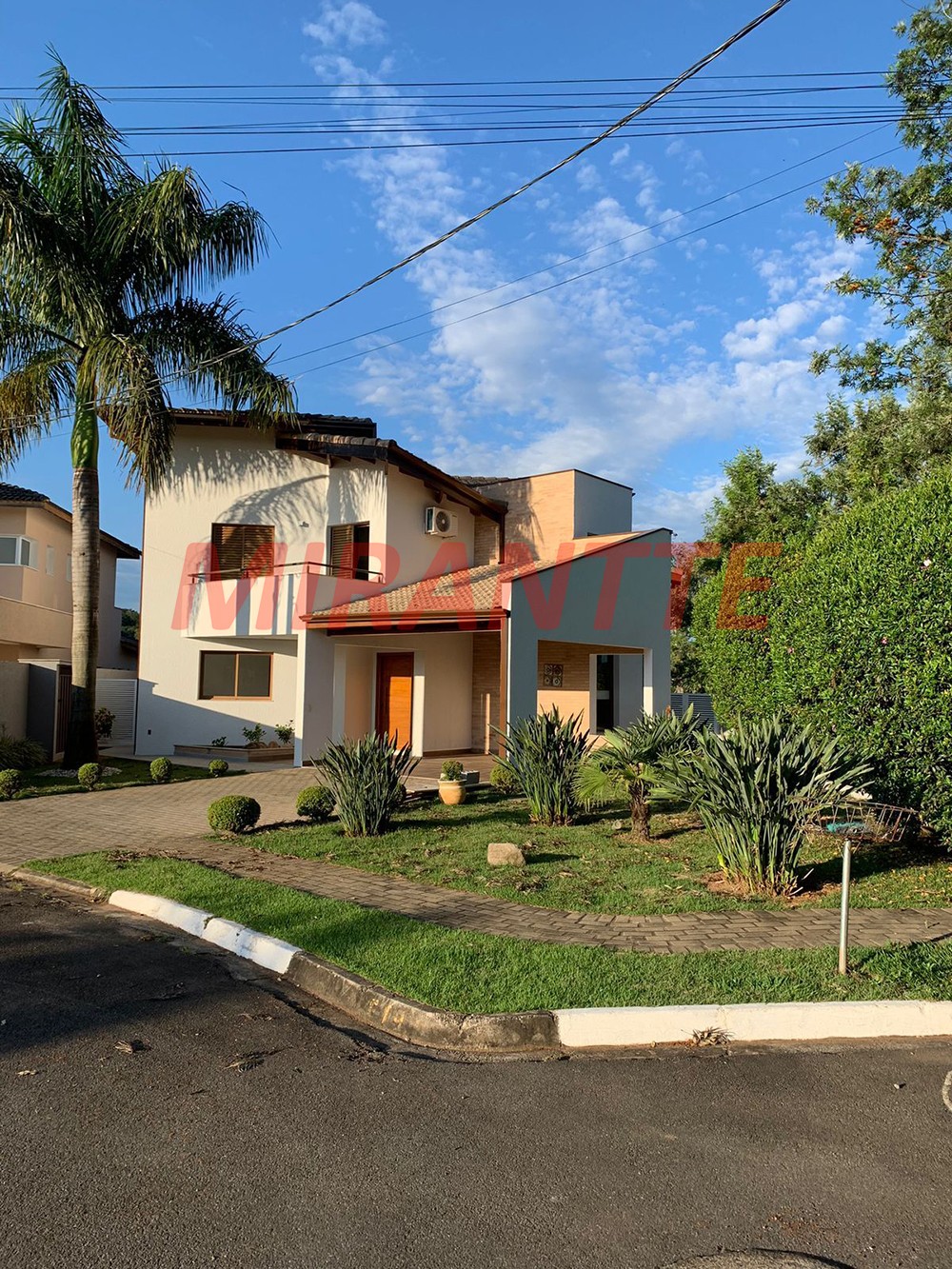 Sobrado de 320m² com 3 quartos em Centro