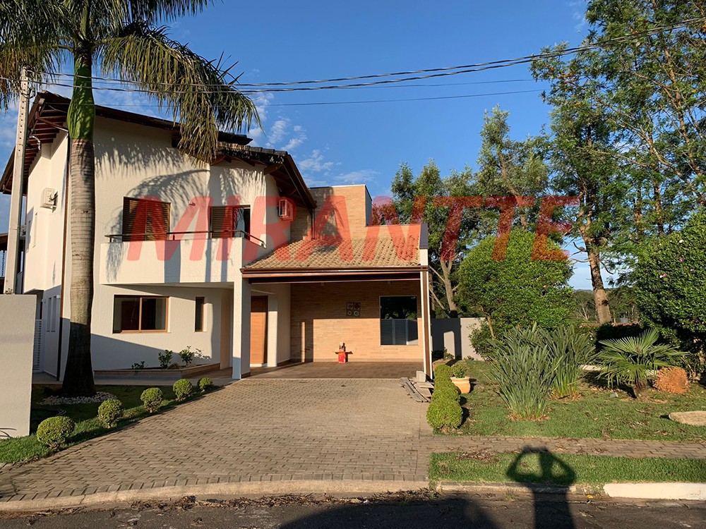 Sobrado de 320m² com 3 quartos em Centro