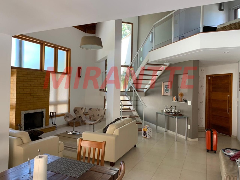 Sobrado de 320m² com 3 quartos em Centro