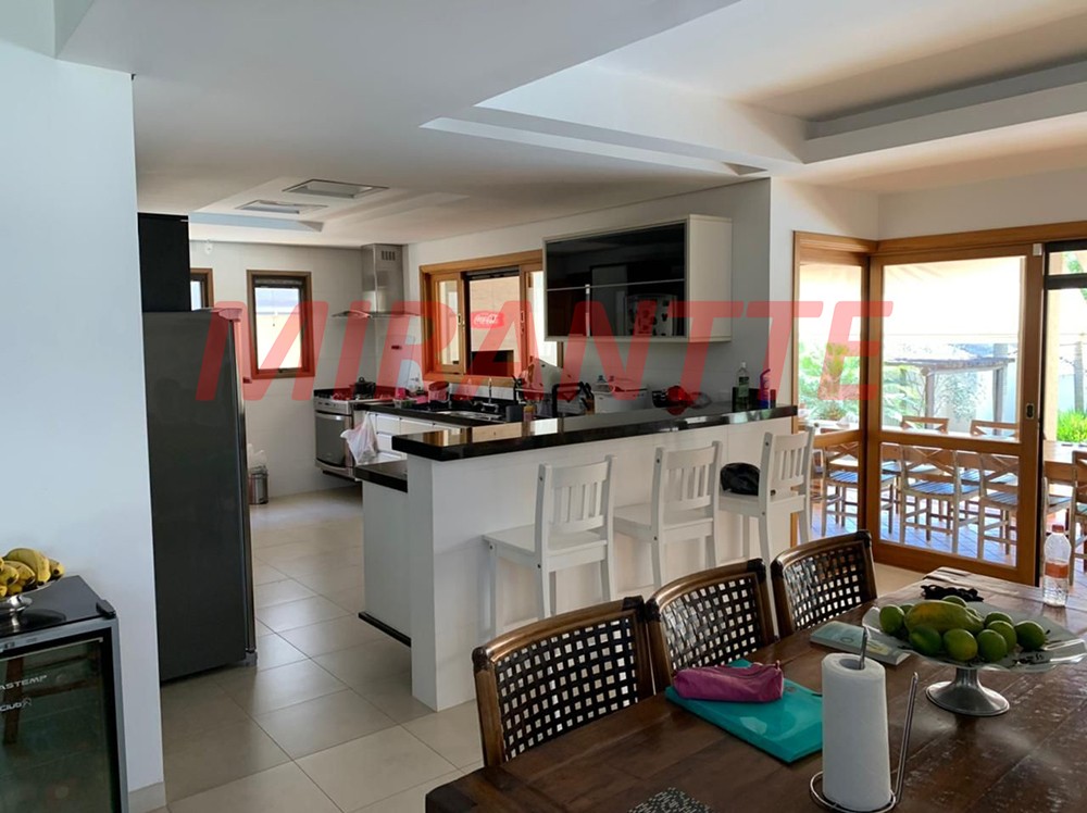 Sobrado de 320m² com 3 quartos em Centro