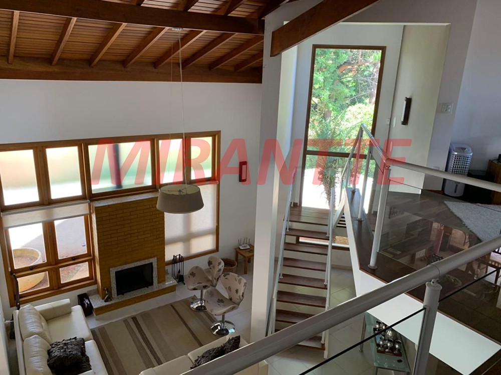 Sobrado de 320m² com 3 quartos em Centro