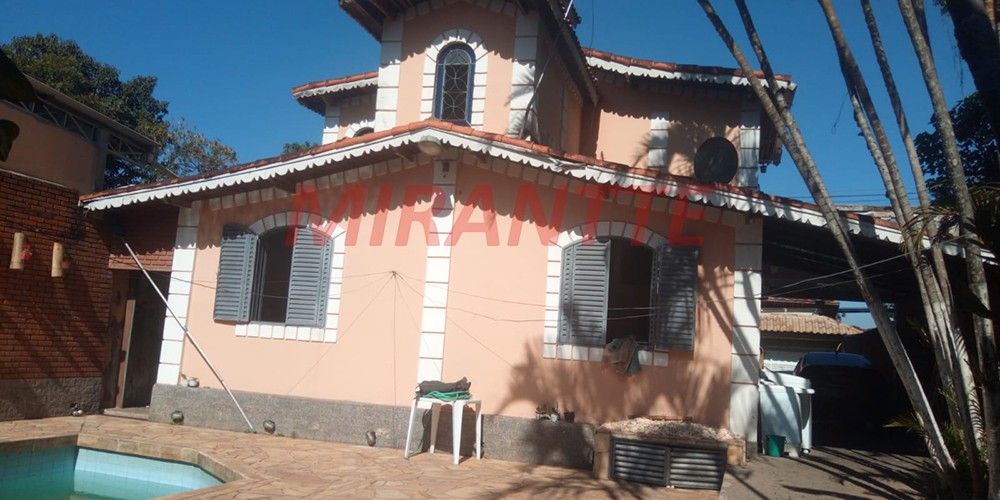 Sobrado de 210m² com 3 quartos em Jardim Samambaia – Mairiporã