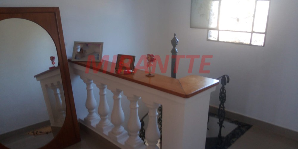 Sobrado de 210m² com 3 quartos em Jardim Samambaia – Mairiporã