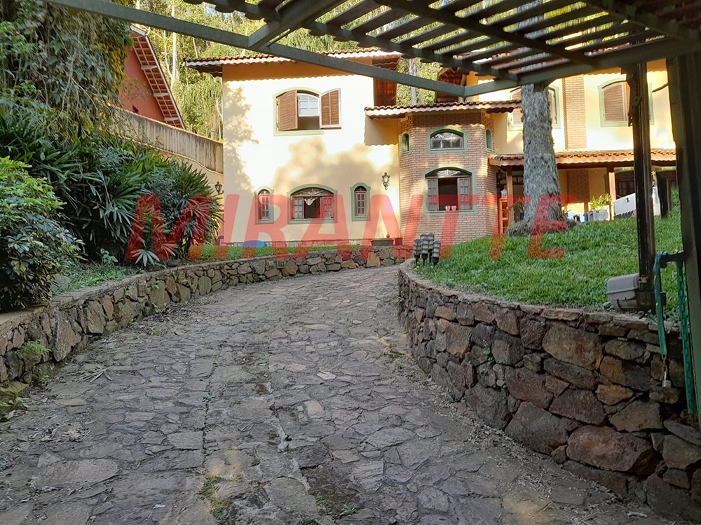 Sobrado de 292m² com 4 quartos em Serra Da Cantareira
