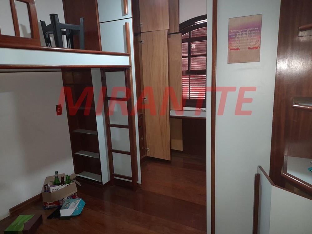 Sobrado de 292m² com 4 quartos em Serra Da Cantareira