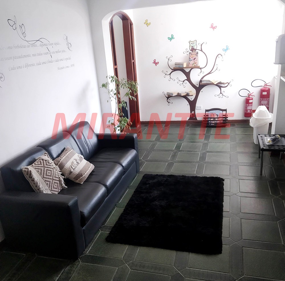 Comercial de 227m² em Água Fria